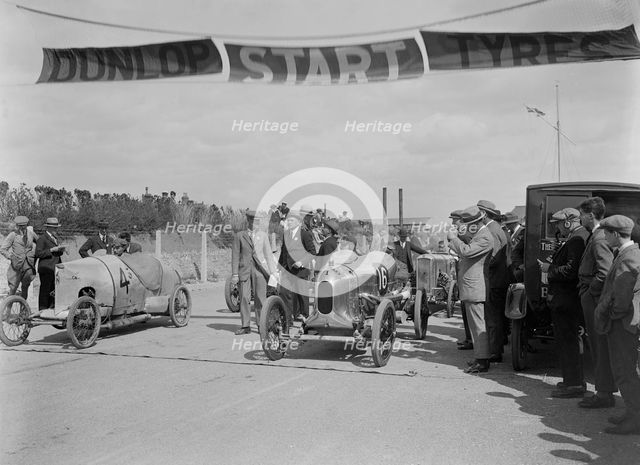 GN Silver Gnat of GL Hawkins and a Wolseley at the Southsea Speed Carnival, Hampshire. 1922. Artist: Bill Brunell.