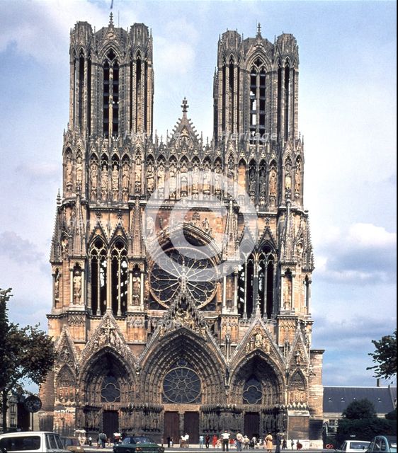 Gothic façade of the cathedral of Reims, 1211.