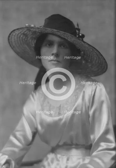 Gould, Jay, Mrs., portrait photograph, 1916 June 15. Creator: Arnold Genthe.