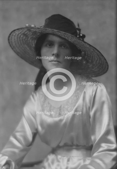 Gould, Jay, Mrs., portrait photograph, 1916 June 15. Creator: Arnold Genthe.
