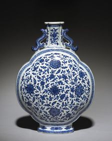 Gourd Flask with Floral Scrolls, 1723-1735. Creator: Unknown