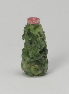 Gourd-Shaped Snuff Bottle with a Butterfly, Trailing Tendrils, and Fruit..., Qing dynasty, 1750-1800 Creator: Unknown