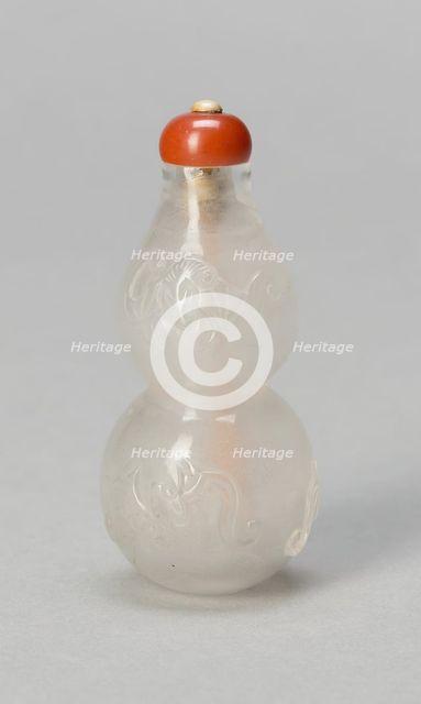 Gourd-Shaped Snuff Bottle with Bats, Qing dynasty (1644-1911), 1800-1900. Creator: Unknown.