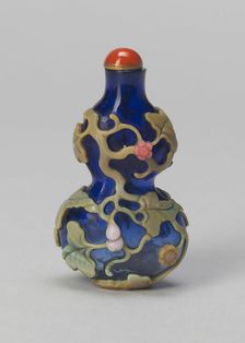 Gourd-Shaped Snuff Bottle with Trailing Vines and Flower Heads, Qing dynasty, 1740-1800. Creator: Unknown