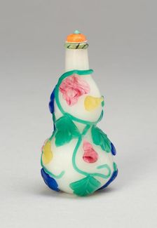 Gourd-Shaped Snuff Bottle with Trailing Vines and Gourds, Qing dynasty (1644-1911), 1780-1880. Creator: Unknown
