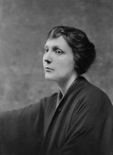 Godfrey, Dorothy, Miss, portrait photograph, 1916 Jan. 5. Creator: Arnold Genthe