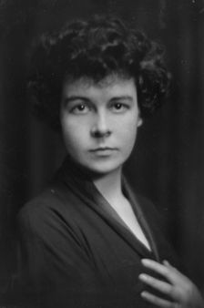 Goethchins, Morgan, Mrs., portrait photograph, 1916 Jan. 11. Creator: Arnold Genthe