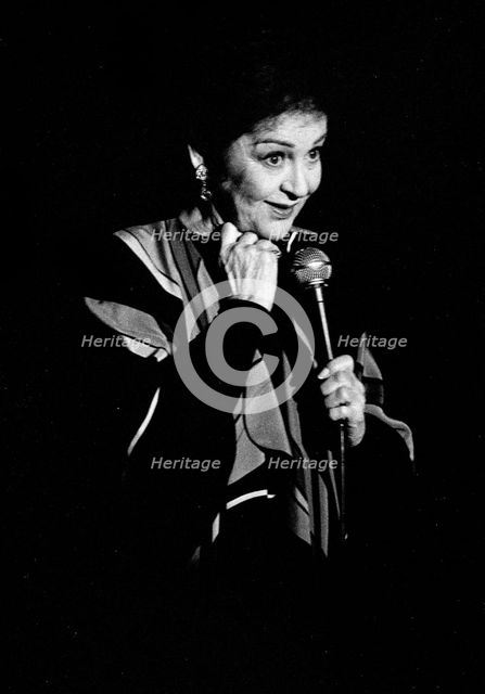 Gogi Grant, Pizza on the Park, London, Dec 1993. Artist: Brian O'Connor.