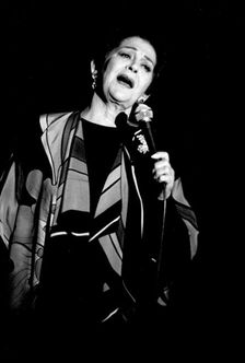 Gogi Grant, Pizza on the Park, London, Dec 1993. Artist: Brian O'Connor