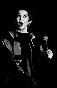 Gogi Grant, Pizza on the Park, London, Dec 1993. Artist: Brian O'Connor