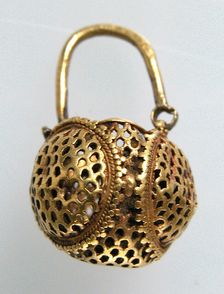Gold "Basket" Earring, Byzantine, 6th century. Creator: Unknown