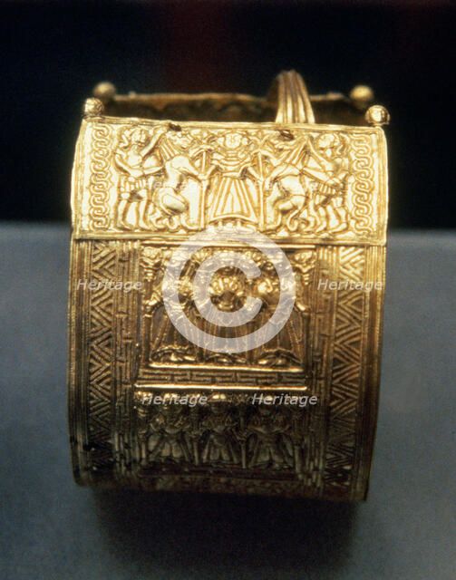 Gold bracelet, from Cerveteri.