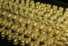 Gold chest late with zoomorphic round shaped, detail