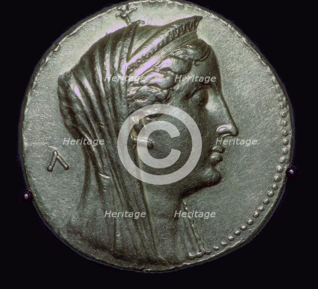 Gold coin of Arsinoe II, 3rd century BC. Artist: Unknown