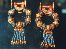 Gold earrings and jewels from the grave goods in Tutankhamun's tomb treasury