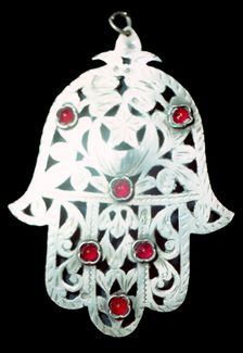 Gold hand of fortune