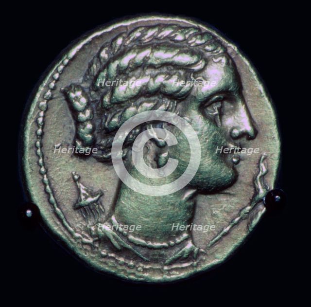 Gold half-stater of Pyrrhus of Epirus, 3rd century BC. Creator: Unknown.