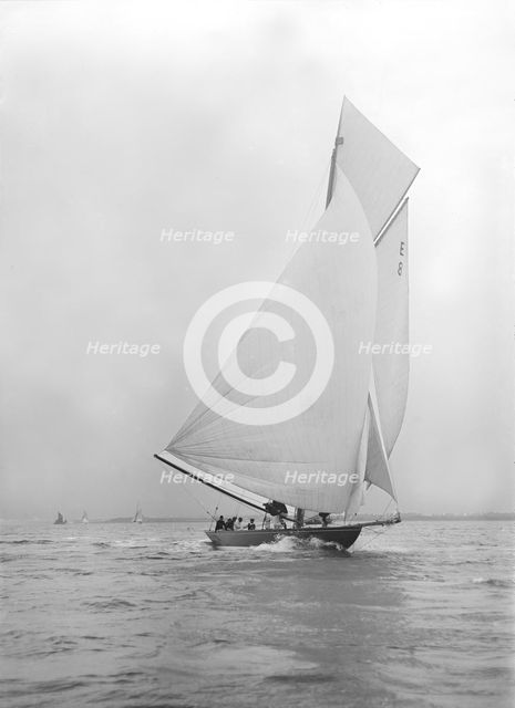 Gold medal winner 'Rollo' races downwind under spinnaker, 1911. Creator: Kirk & Sons of Cowes.