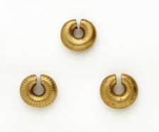 Gold penannular rings, Late Bronze Age (Britain), c1150-800BC