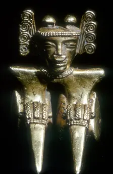 Gold Pre-Columbian seated figure, Quimbaya, Colombia, pre 14th-15th century