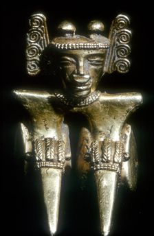 Gold Pre-Columbian seated figure, Quimbaya, Colombia, pre 14th-15th century