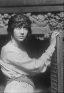 Gonzalez, Carmen de, portrait photograph, 1913 July 12. Creator: Arnold Genthe