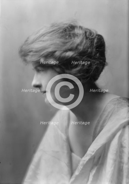 Goode, Blanche, Miss, portrait photograph, 1914 or 1915. Creator: Arnold Genthe.