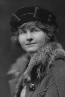 Goode, Blanche, Miss, portrait photograph, 1914 or 1915. Creator: Arnold Genthe