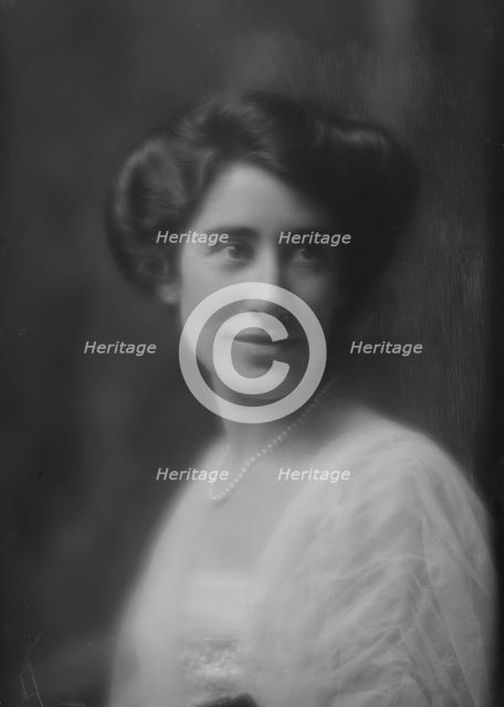 Goodhart, Helen, portrait photograph, 1912 Nov. 27. Creator: Arnold Genthe.