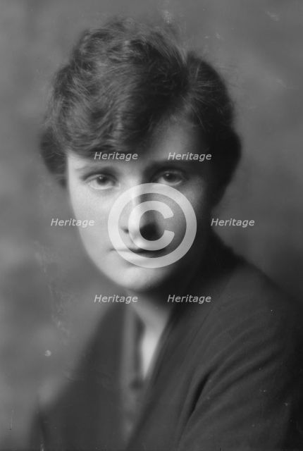 Goodrich, Elizabeth, Miss, portrait photograph, 1914 Nov. 20. Creator: Arnold Genthe.