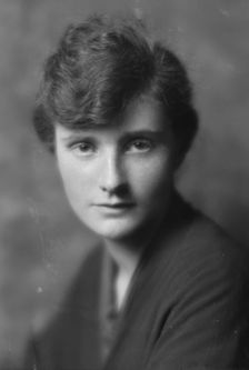 Goodrich, Elizabeth, Miss, portrait photograph, 1914 Nov. 20. Creator: Arnold Genthe