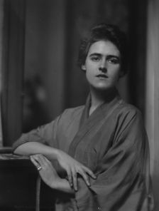 Gordon, A.G., Miss, portrait photograph, 1915 Feb. 16. Creator: Arnold Genthe