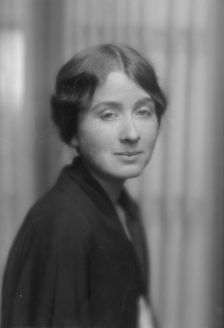 Gordon, Suzette, Miss, portrait photograph, 1915 Sept. 27. Creator: Arnold Genthe