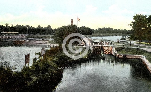 Goring Lock, Oxfordshire, 20th Century. Artist: Unknown