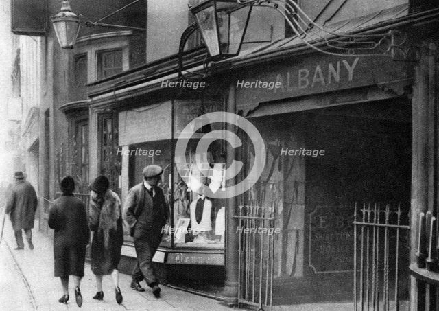 Gatehouse in Vigo Street leading to the Albany chambers, London, 1926-1927. Artist: Unknown