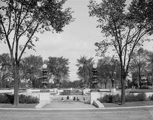 Gates Circle, Buffalo, N.Y., c.between 1910 and 1920. Creator: Unknown