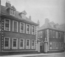 Gateway of Berkeley's Hospital, Worcester, Worcestershire, 1924
