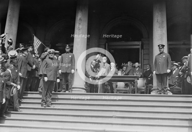 Gaynor notification, 1913. Creator: Bain News Service.