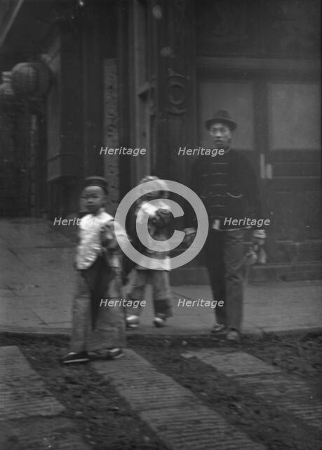 Gambling hall, Jackson Street corner, Chinatown, San Francisco, between 1896 and 1906. Creator: Arnold Genthe.