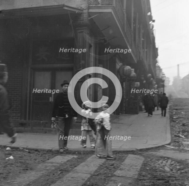 Gambling hall, Jackson Street corner, Chinatown, San Francisco, between 1896 and 1906. Creator: Arnold Genthe.