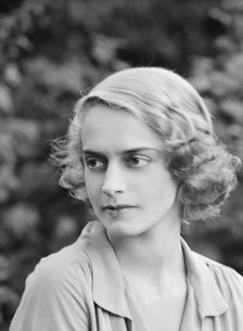 Gardner, Isabel, Miss, portrait photograph, 1932 Creator: Arnold Genthe