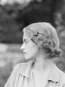 Gardner, Isabel, Miss, portrait photograph, 1932 Creator: Arnold Genthe