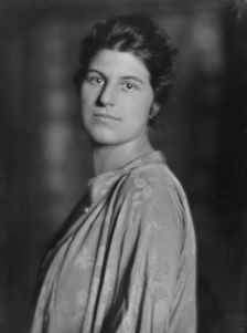 Gardner, Ruth, Miss, portrait photograph, 1915 Nov. 22. Creator: Arnold Genthe