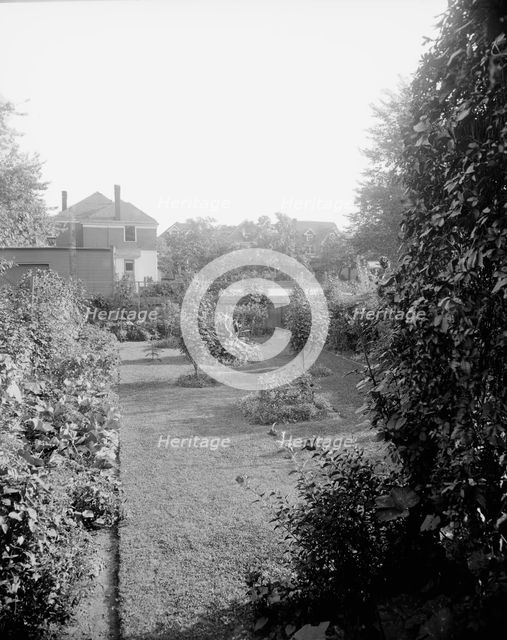 Garden at 124 E. Euclid Avenue, Detroit, Mich., between 1905 and 1915. Creator: Unknown.