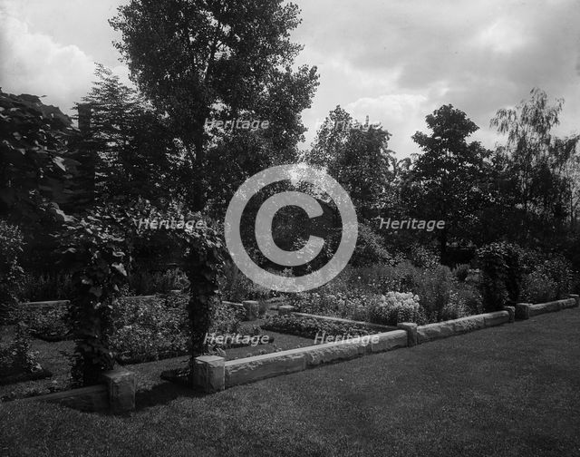 Garden and arbor, residence of Mrs. Franklin H. Walker, Detroit, Mich., between 1900 and 1920. Creator: Unknown.