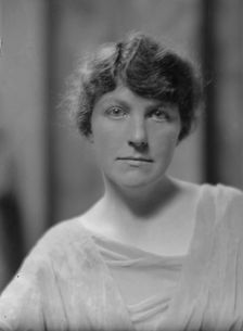 Garlick, Richard, Mrs., portrait photograph, 1914 May 26. Creator: Arnold Genthe