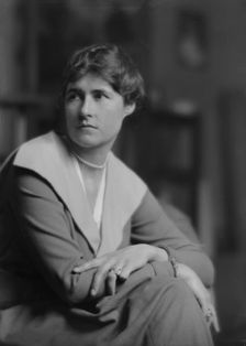 Garnett, Porter, Mrs., portrait photograph, 1917 Mar. 3. Creator: Arnold Genthe