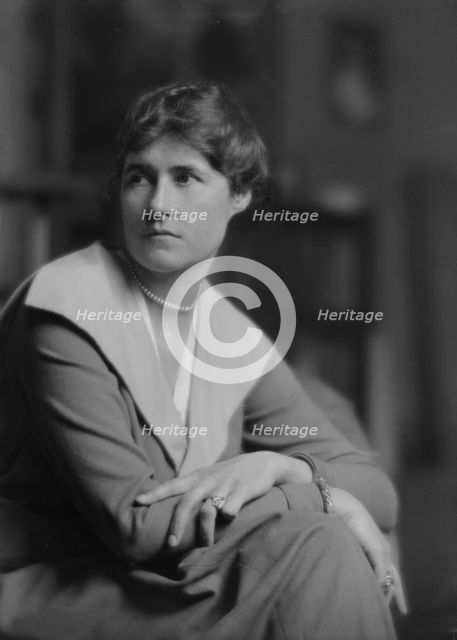 Garnett, Porter, Mrs., portrait photograph, 1917 Mar. 3. Creator: Arnold Genthe.