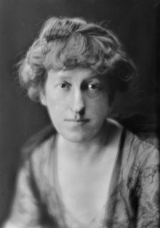 Getty, Samuel, Mrs., portrait photograph, 1915. Creator: Arnold Genthe