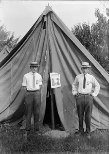 Gettysburg Reunion: G.A.R. & U.C.V. - Scenes at The Encampment, 1913. Creator: Harris & Ewing